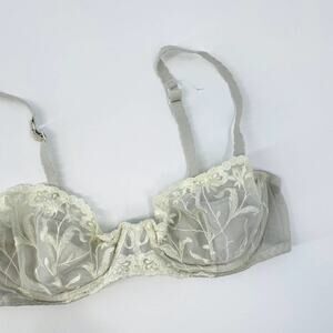 Victoria's Secret 36B Y2K white lace Vintage Bra PRICE FIRM